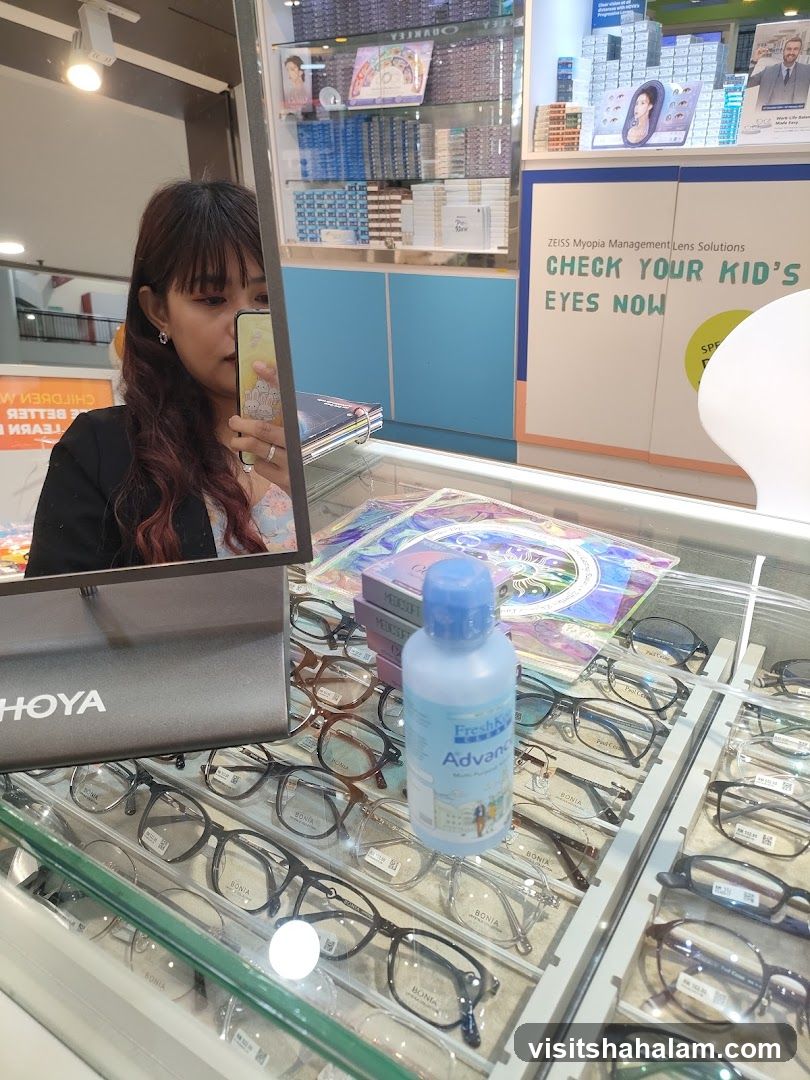 Eyeglass Store Display