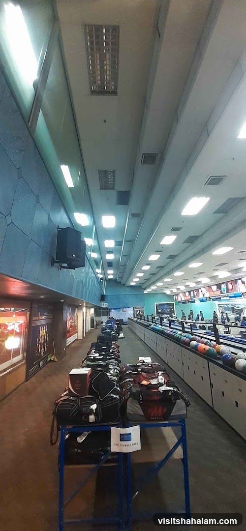 Bowling Alley with Ball Storage