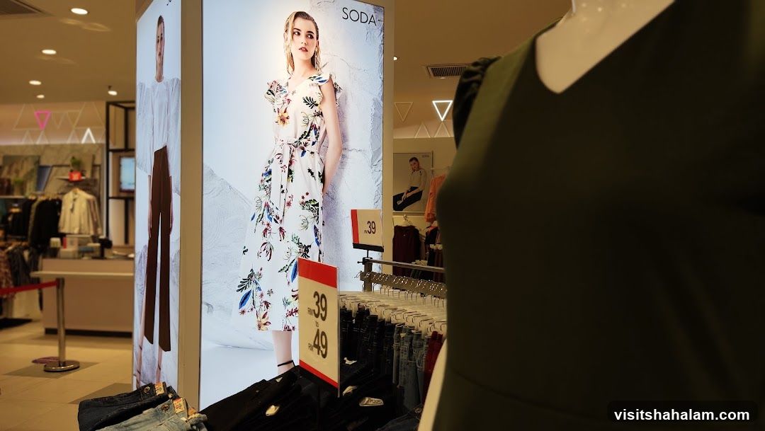 Fashion Store Display