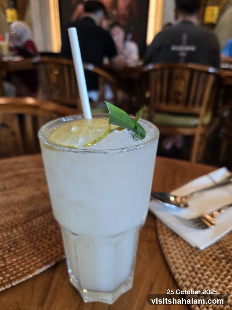 Beverage with Lemon and Garnish
