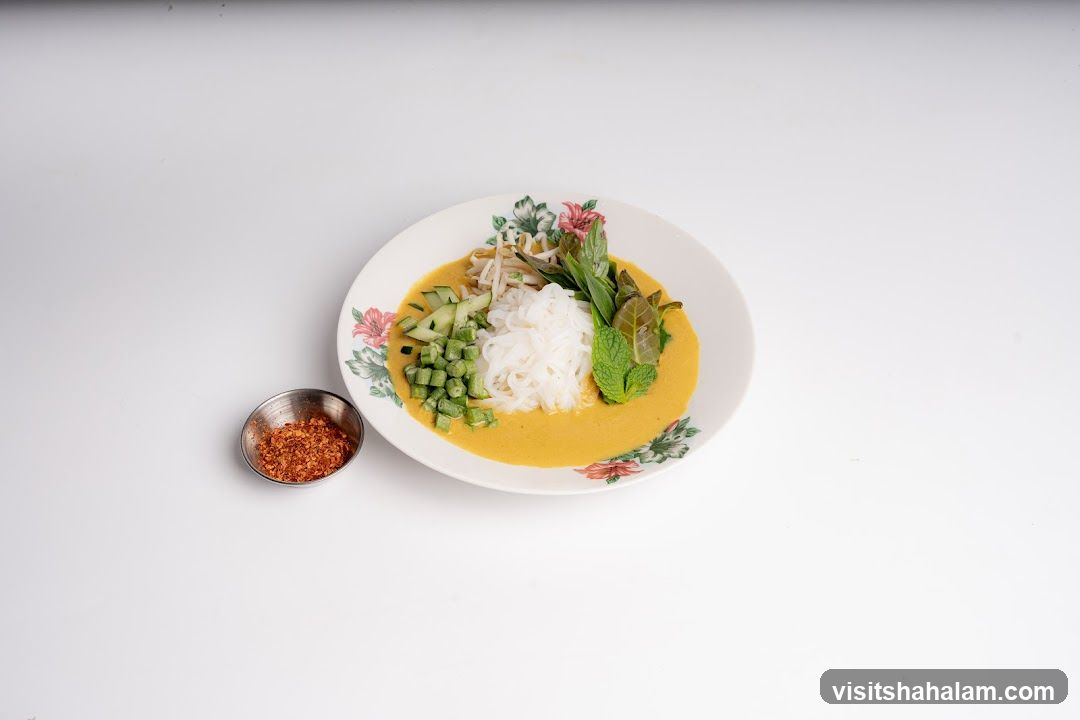 Laksa dish with chili flakes