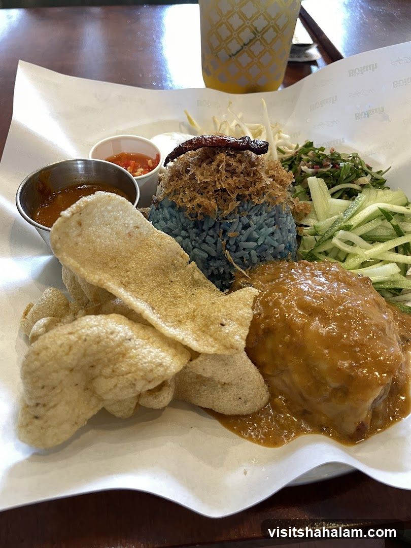 Nasi Kerabu with Chicken Curry