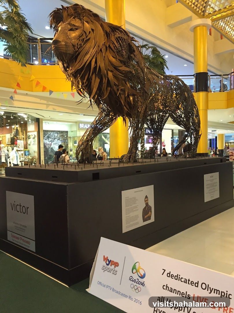 Lion Sculpture in Shopping Mall