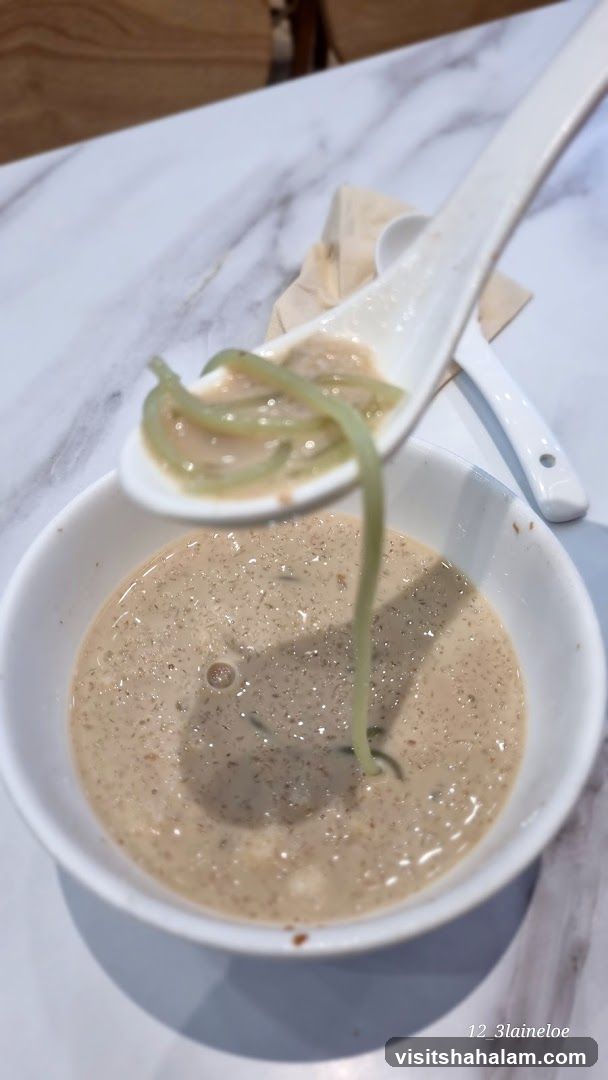Dessert with Green Noodles