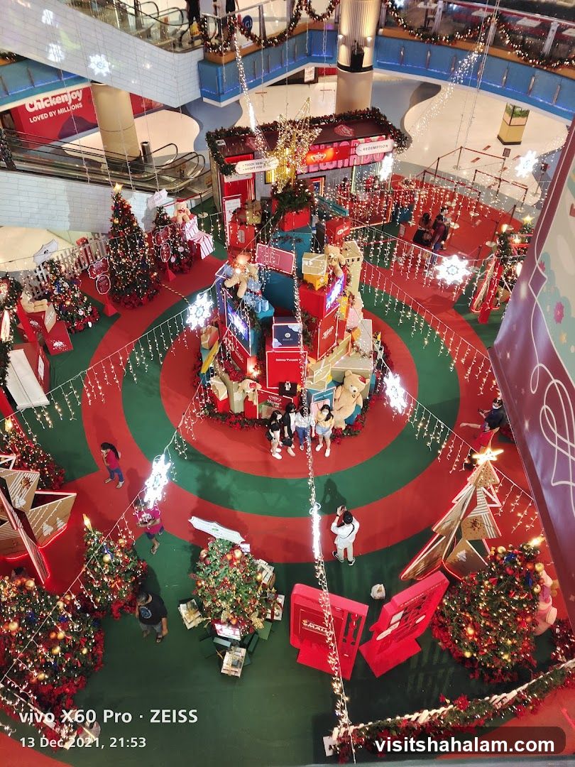 Christmas Decorations in a Mall