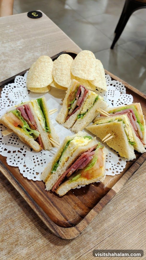 Club Sandwiches with Chips