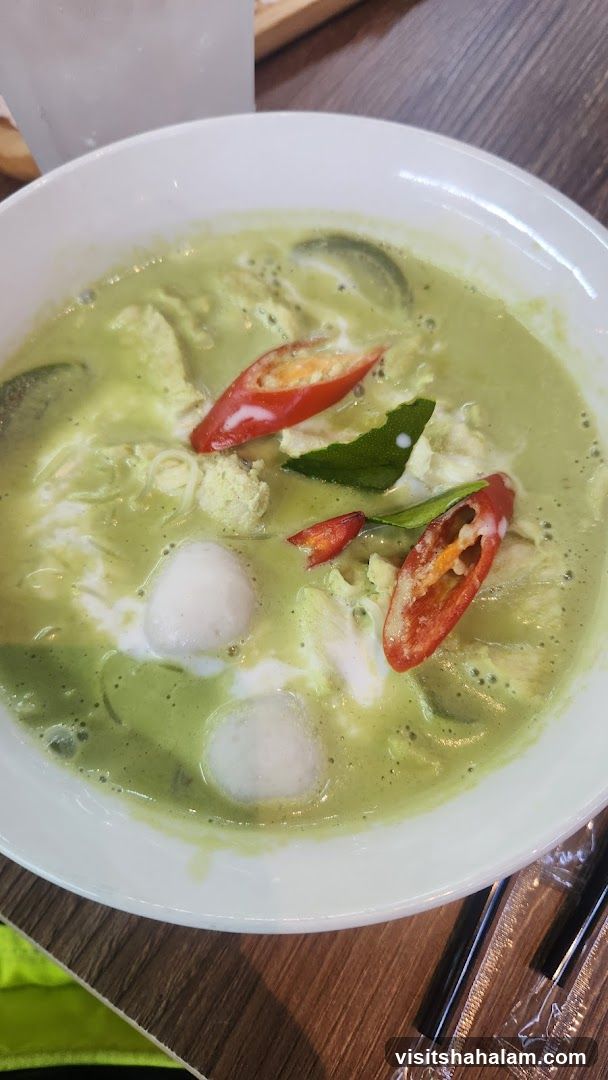 Green Curry with Meatballs