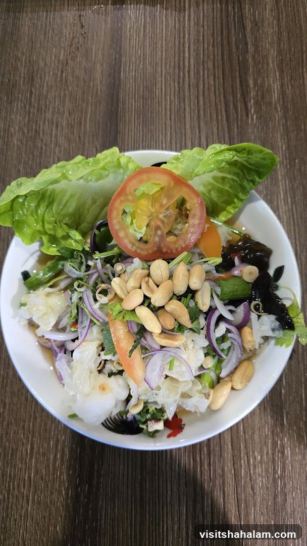 Salad with Peanuts