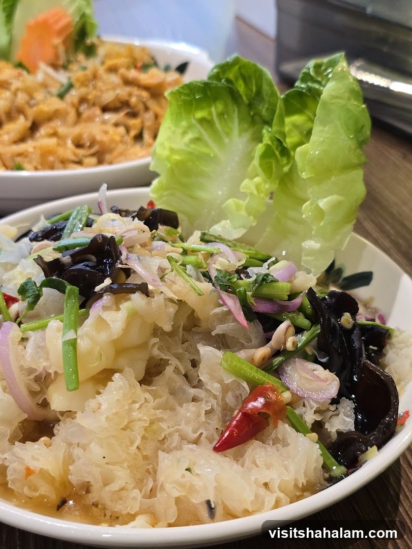Salad with Lettuce and Chili