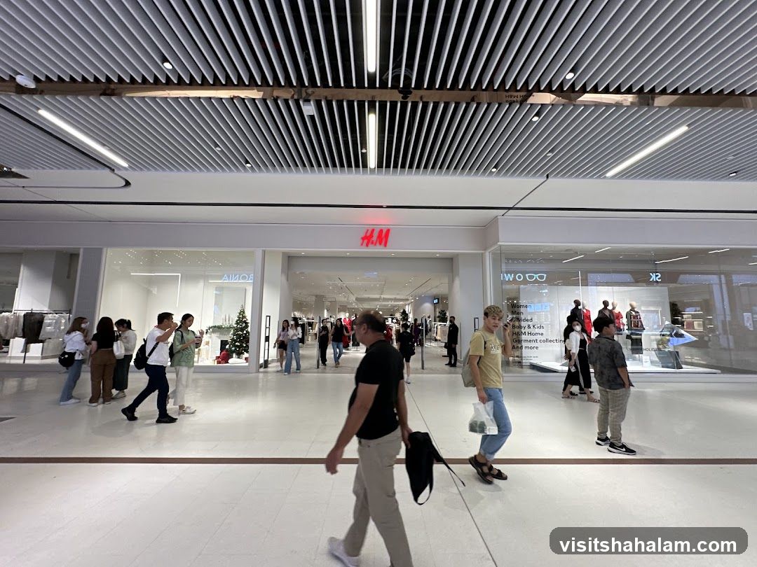 H&M Storefront