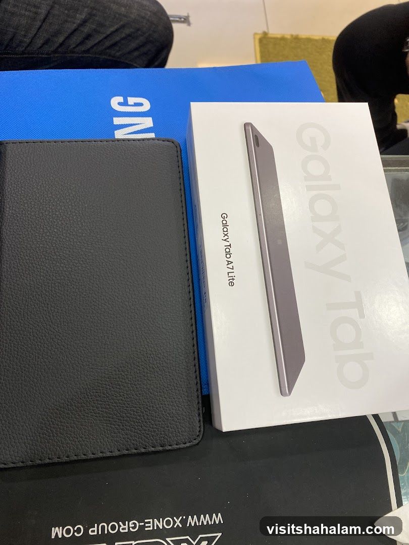 Samsung Galaxy Tab A7 Lite Box and Case