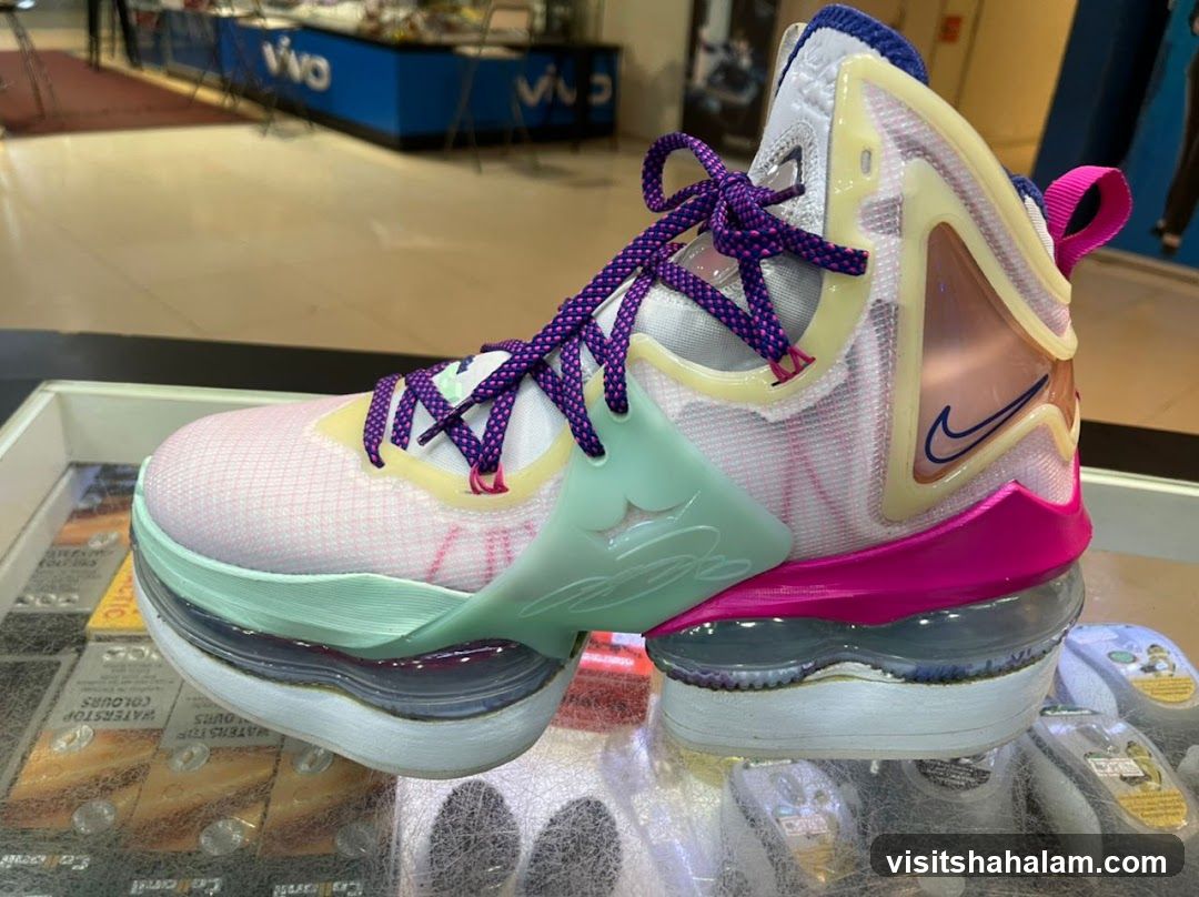 Nike LeBron 19