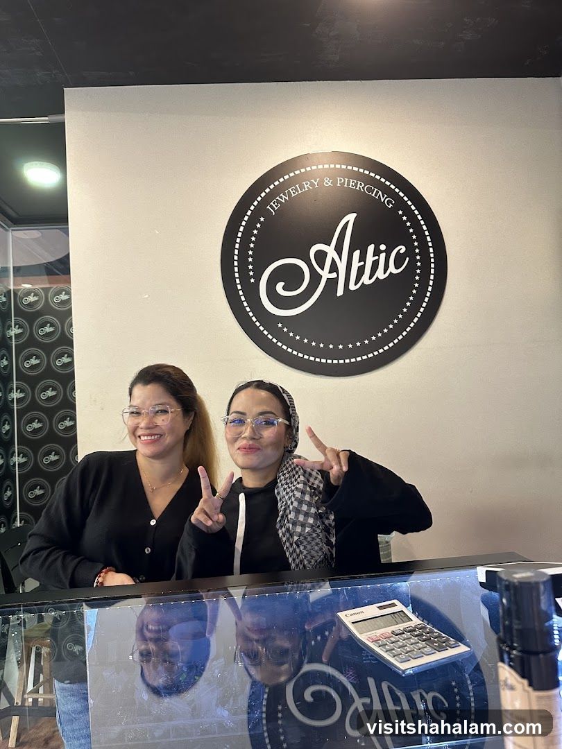 Jewelry and Piercing Shop Staff