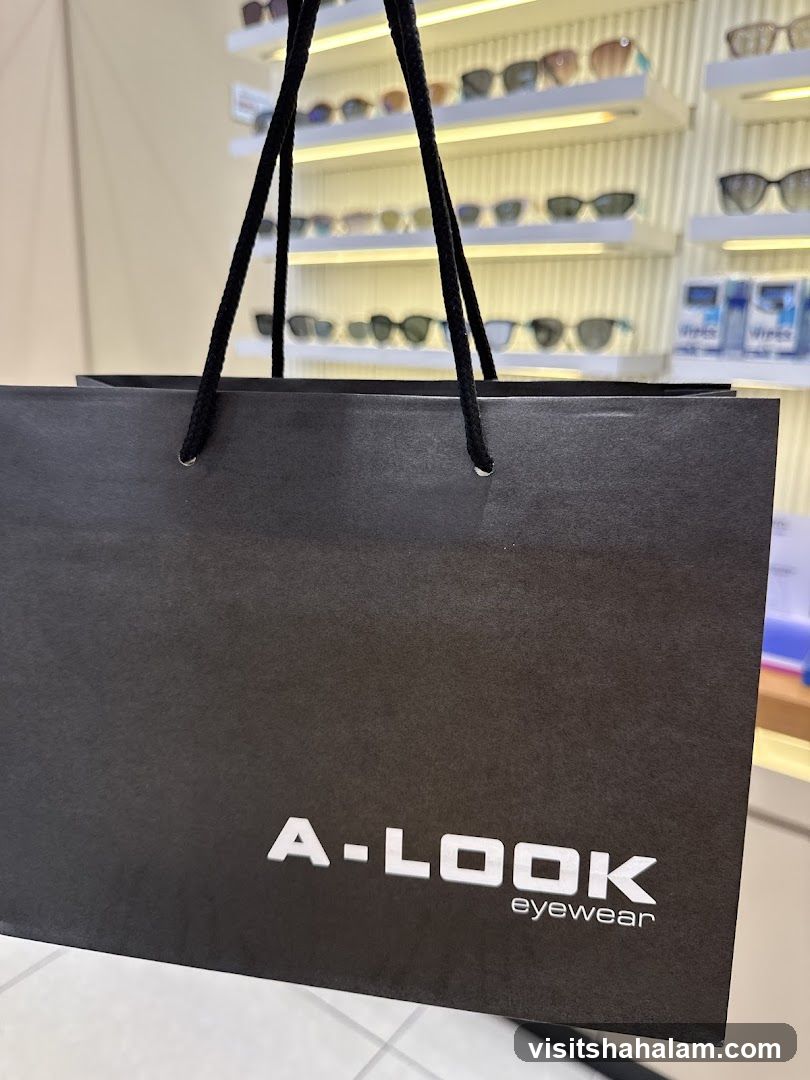 Shopping Bag with Eyewear Logo