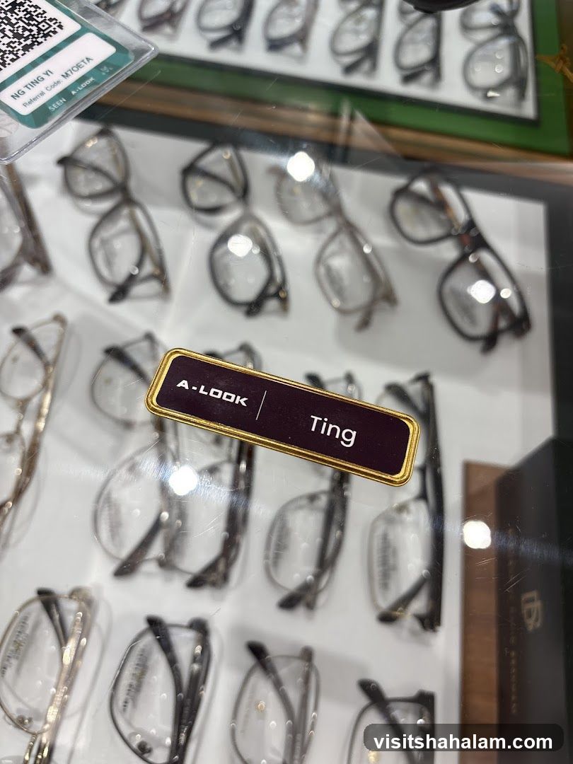 Eyeglasses Display