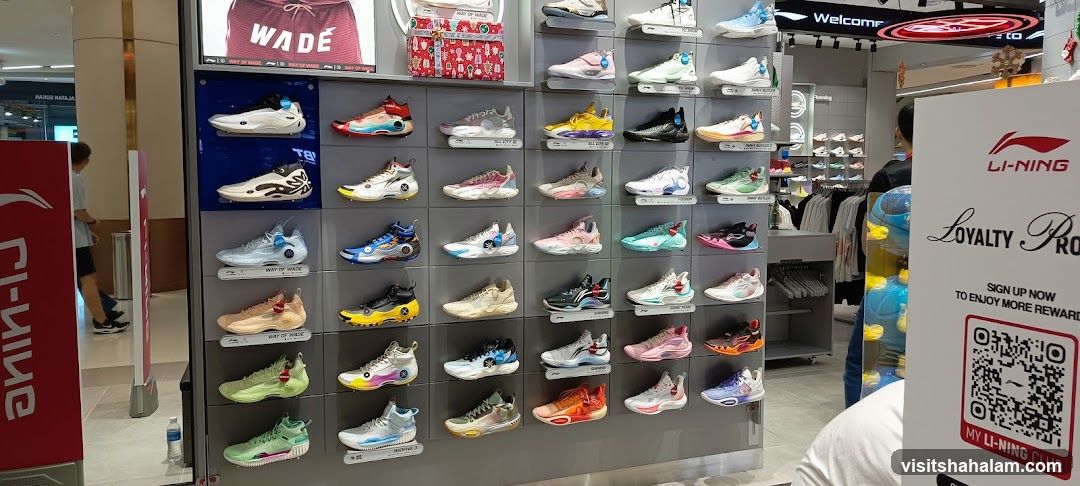 Li-Ning Shoe Store Display