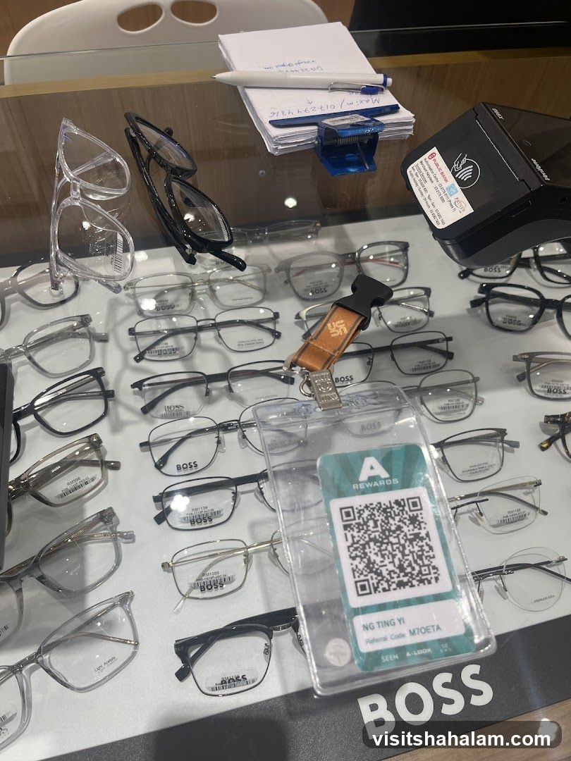 Eyeglasses Display