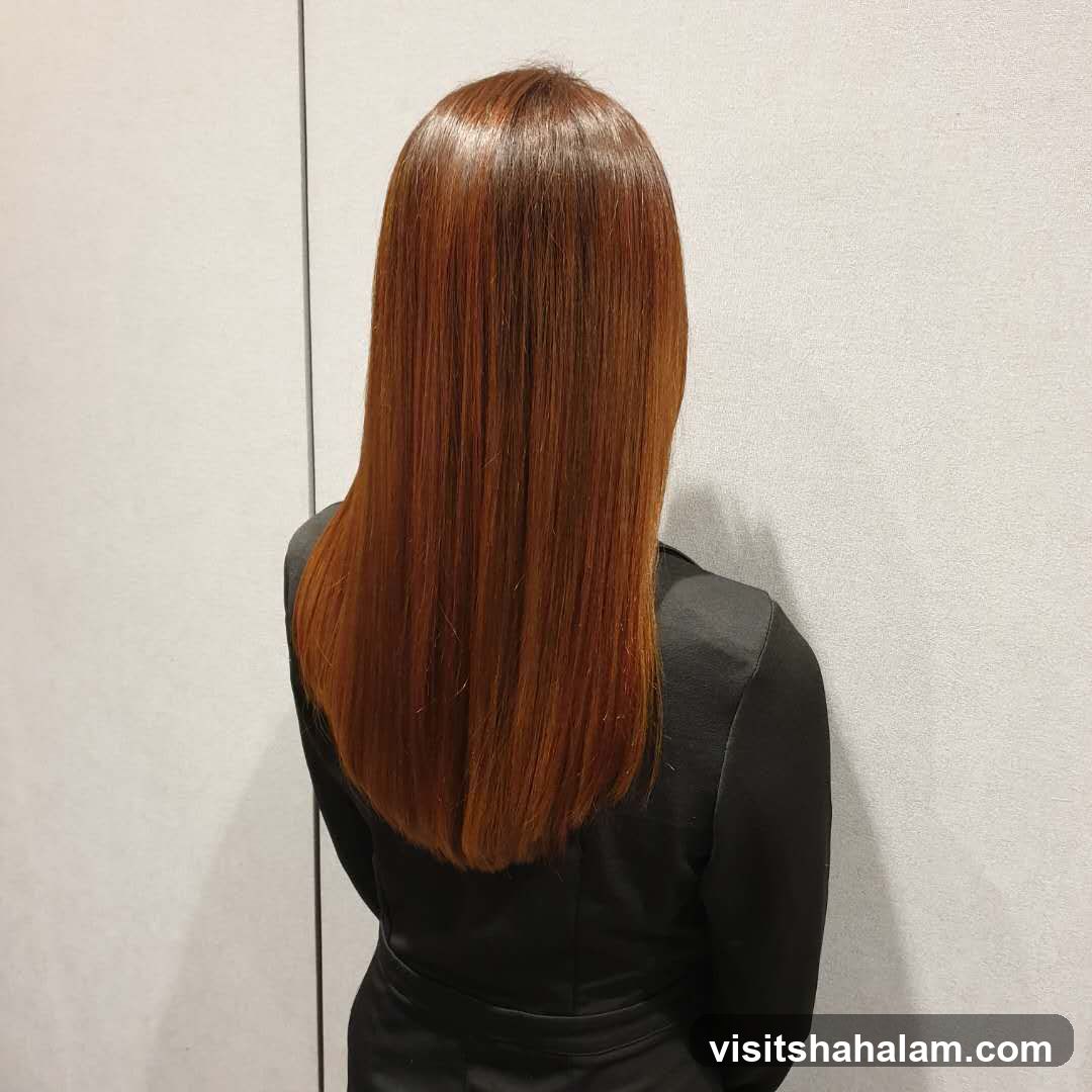 Woman with long, auburn hair
