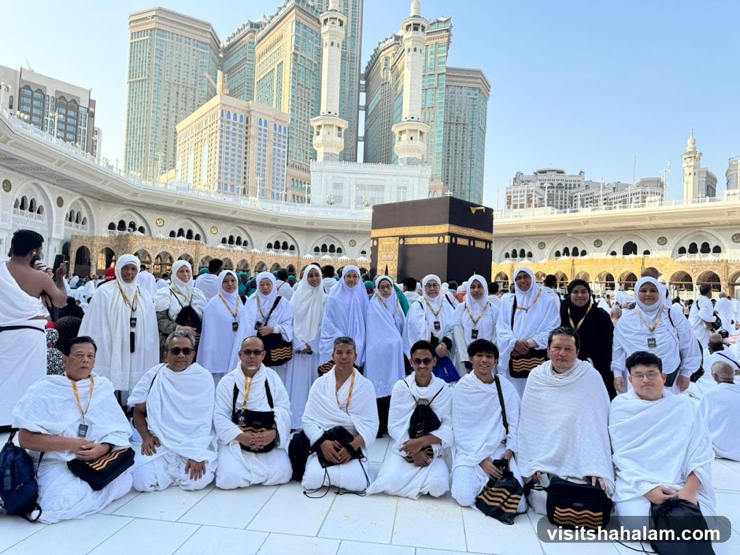 Pilgrims at the Kaaba