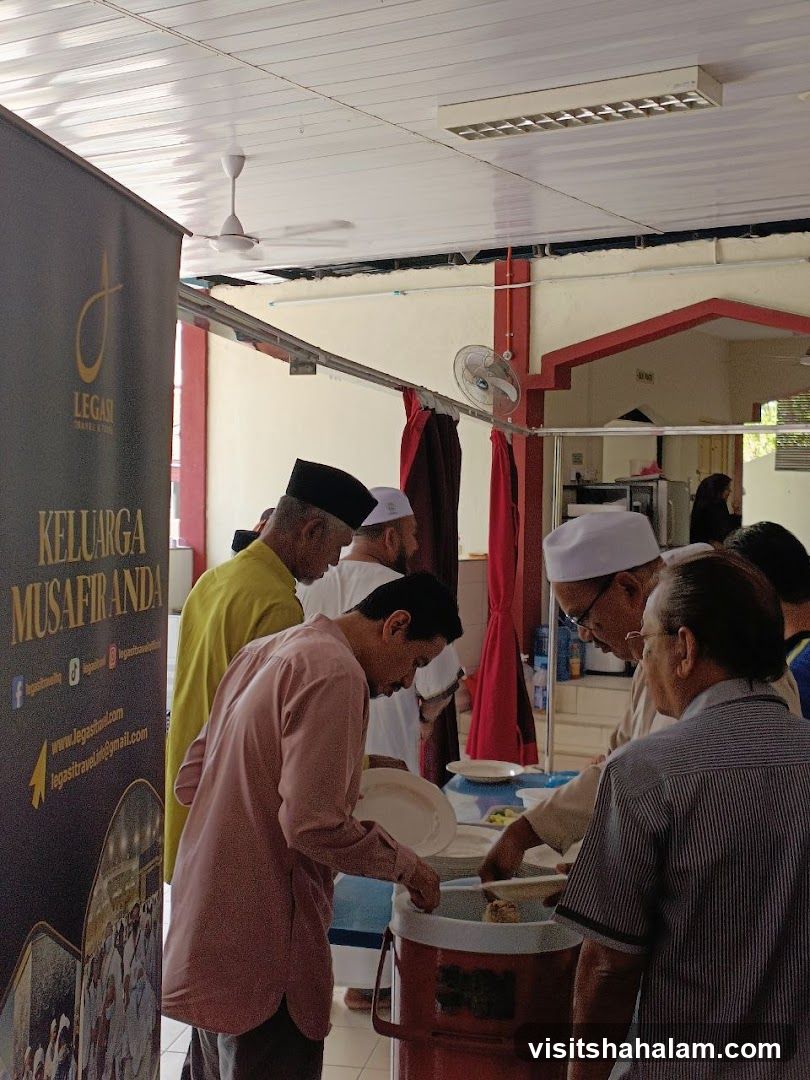 People serving food