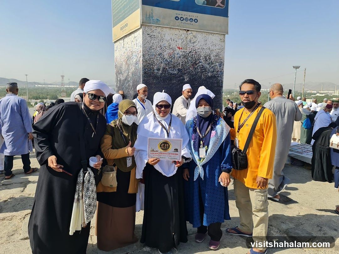 Group posing in front of a monument