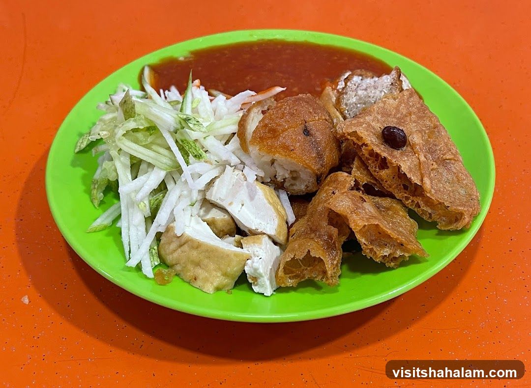 Fried Tofu and Fish Cake with Salad and Sauce