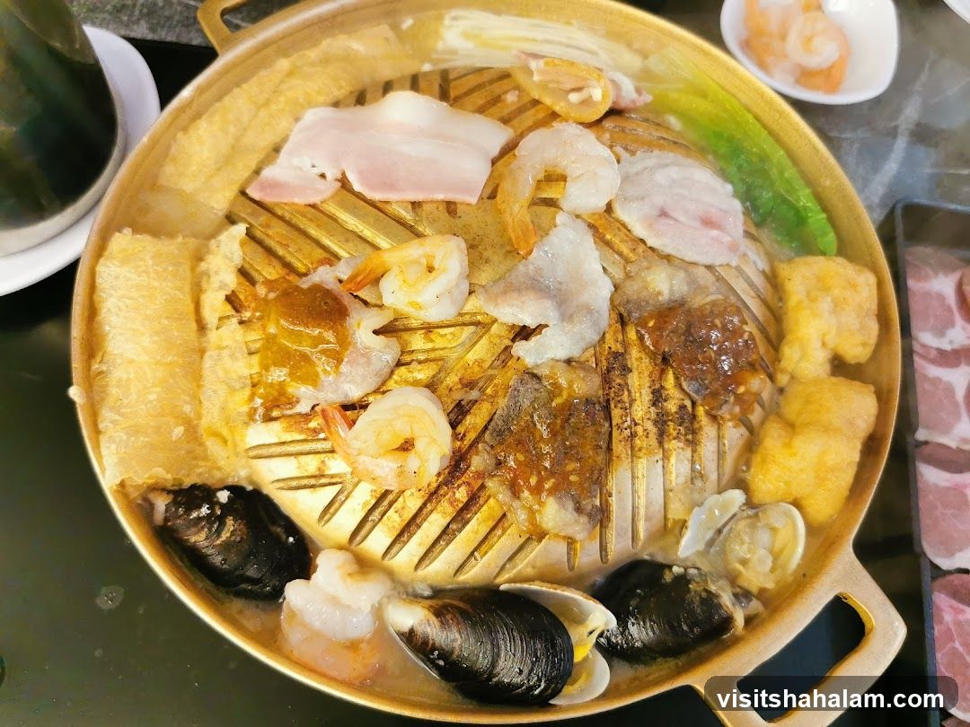 Grill Pan with Seafood and Meats