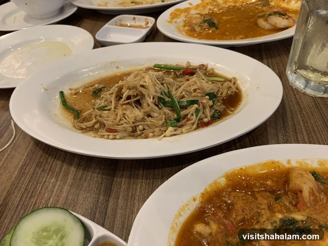 Enoki Mushroom Stir-fry