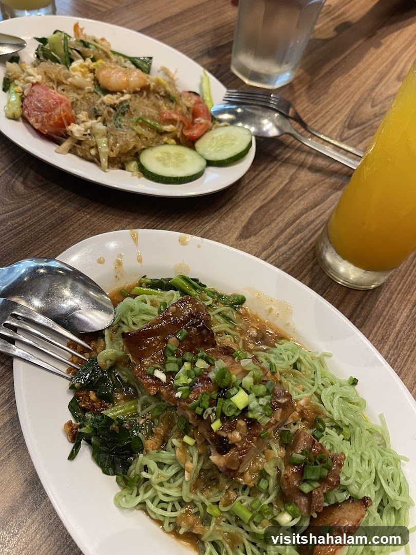 Green Noodles with Meat and Stir-fried Noodles