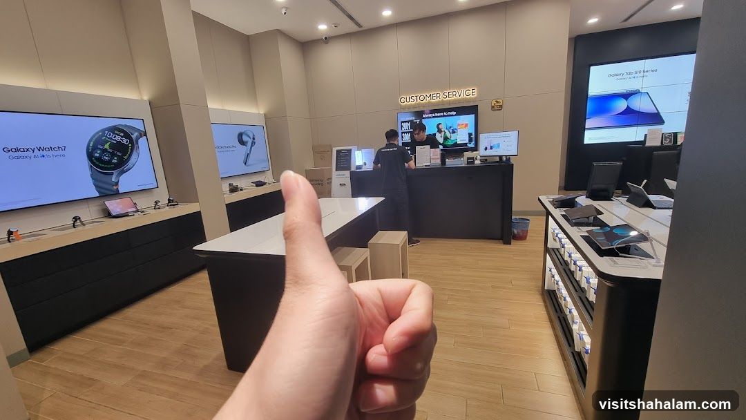 Samsung Store Interior