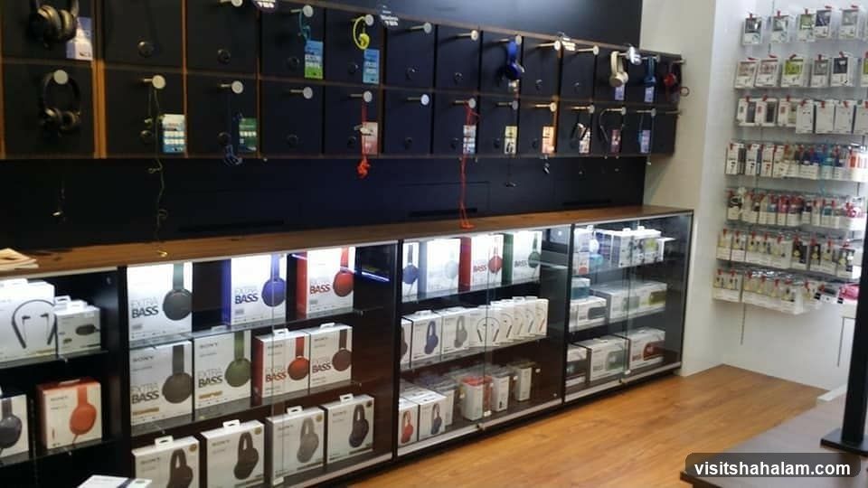 Electronics Store Display
