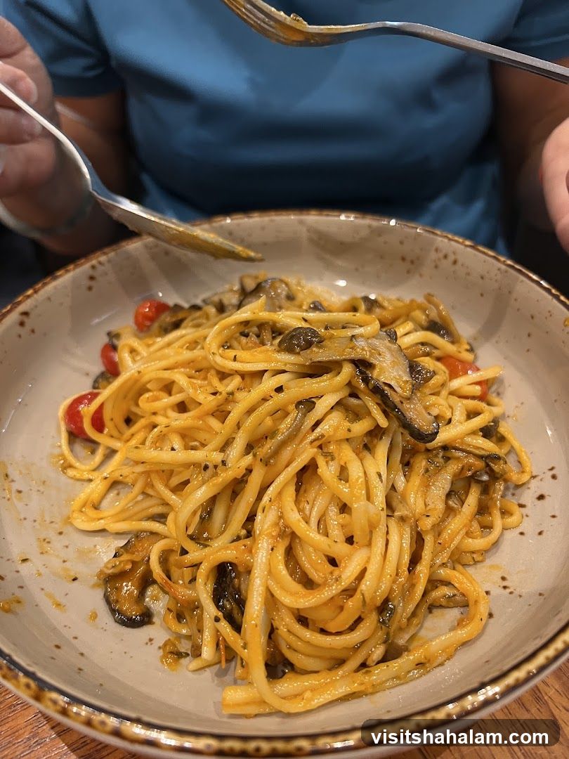 Pasta with Mushrooms and Tomatoes