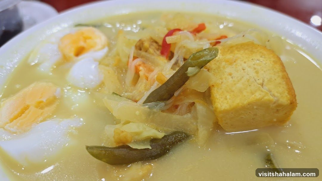 Curry with Tofu and Eggs