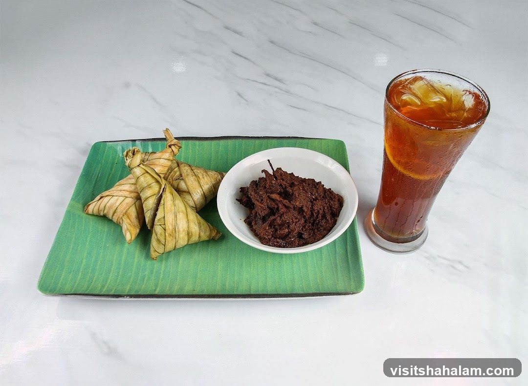 Ketupat with Rendang and Iced Tea