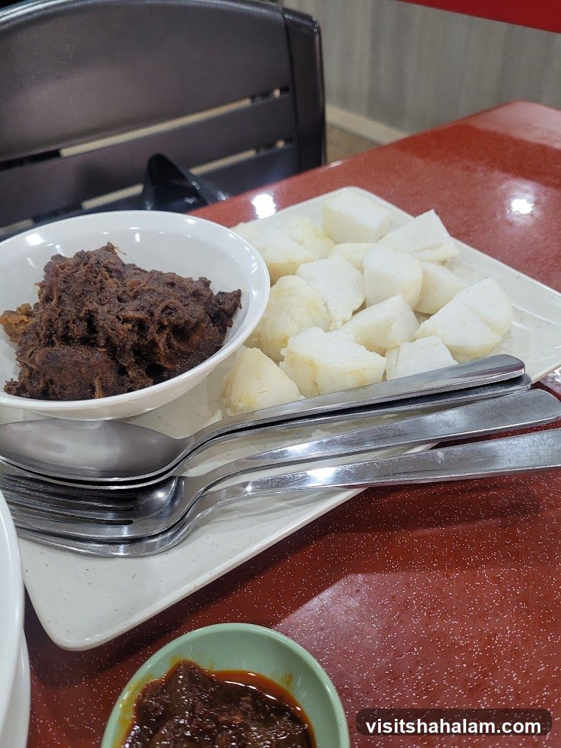 Beef Rendang with Rice Cakes
