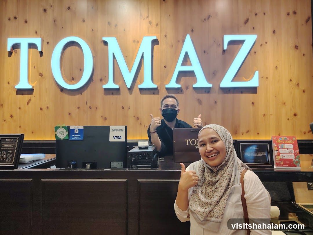 Tomaz Store Interior