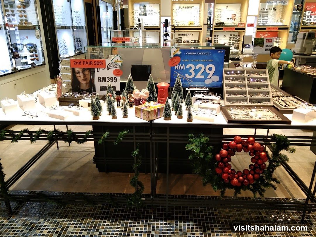 Eyewear Store Display