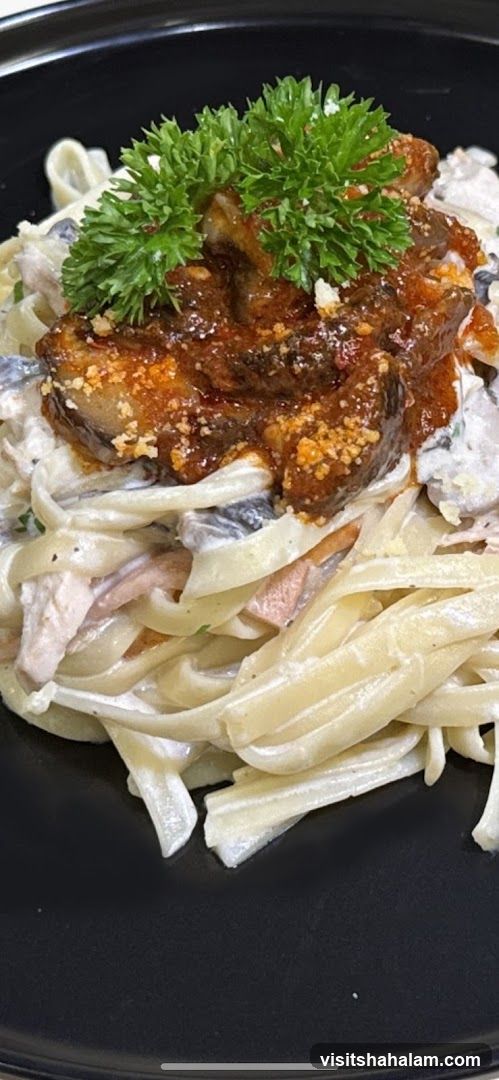 Fettuccine with Meat Sauce