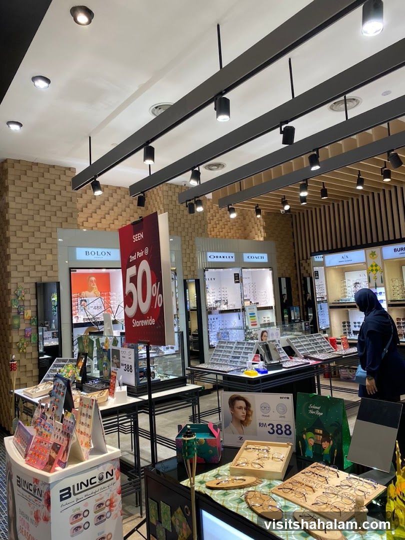 Eyewear Store Display