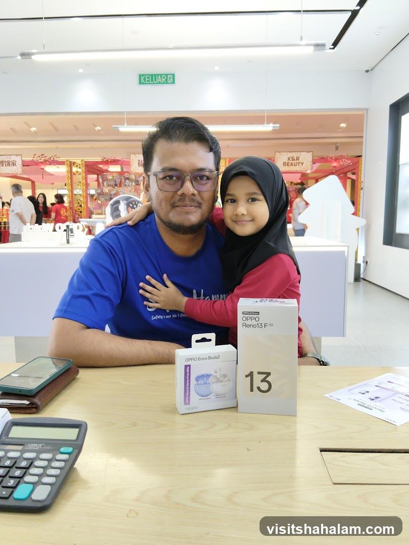 Father and Daughter with OPPO Products
