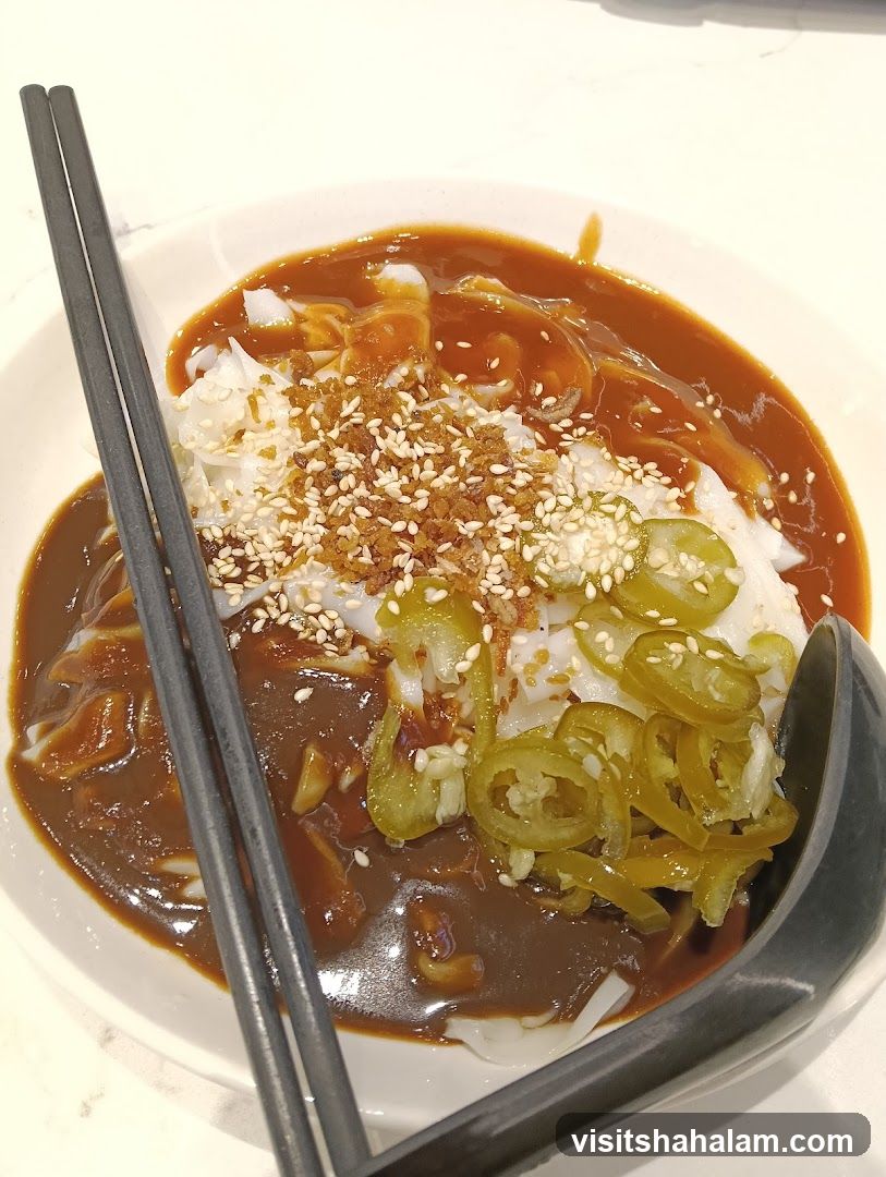 Chee Cheong Fun with Chili and Sesame Seeds