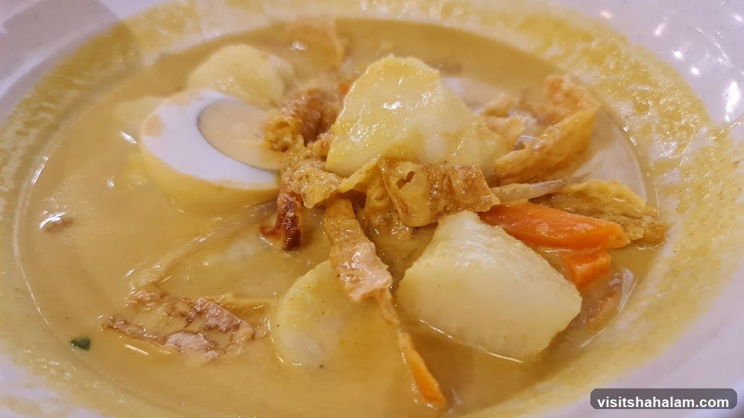 Curry with Potatoes and Egg