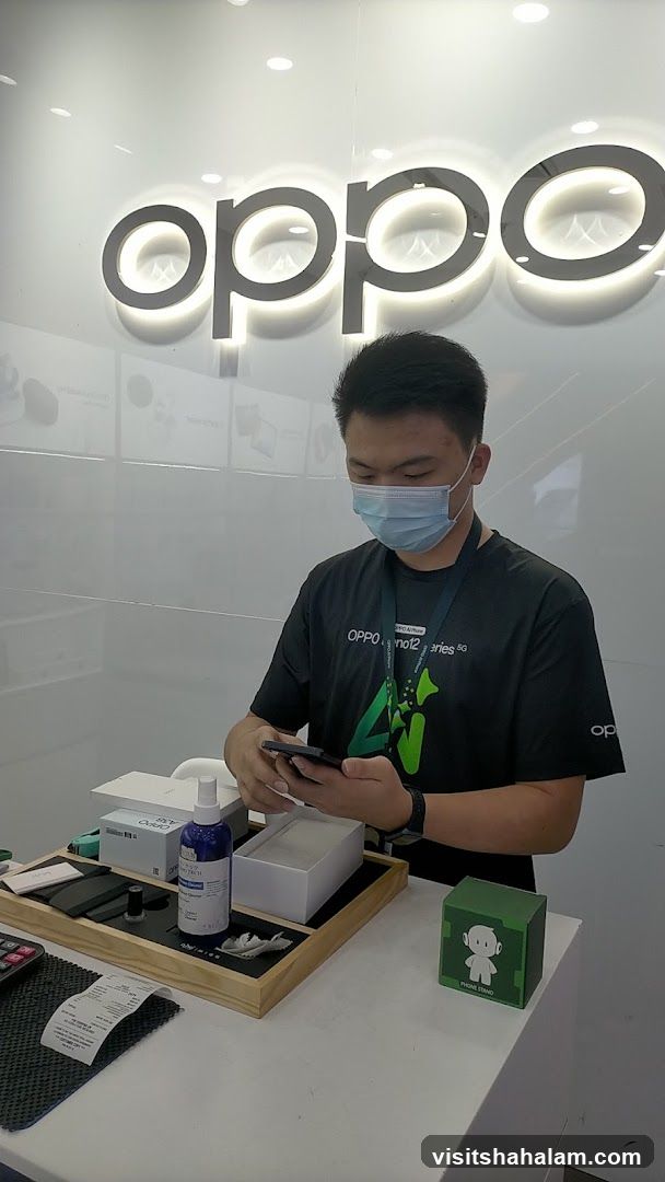 OPPO Store Employee