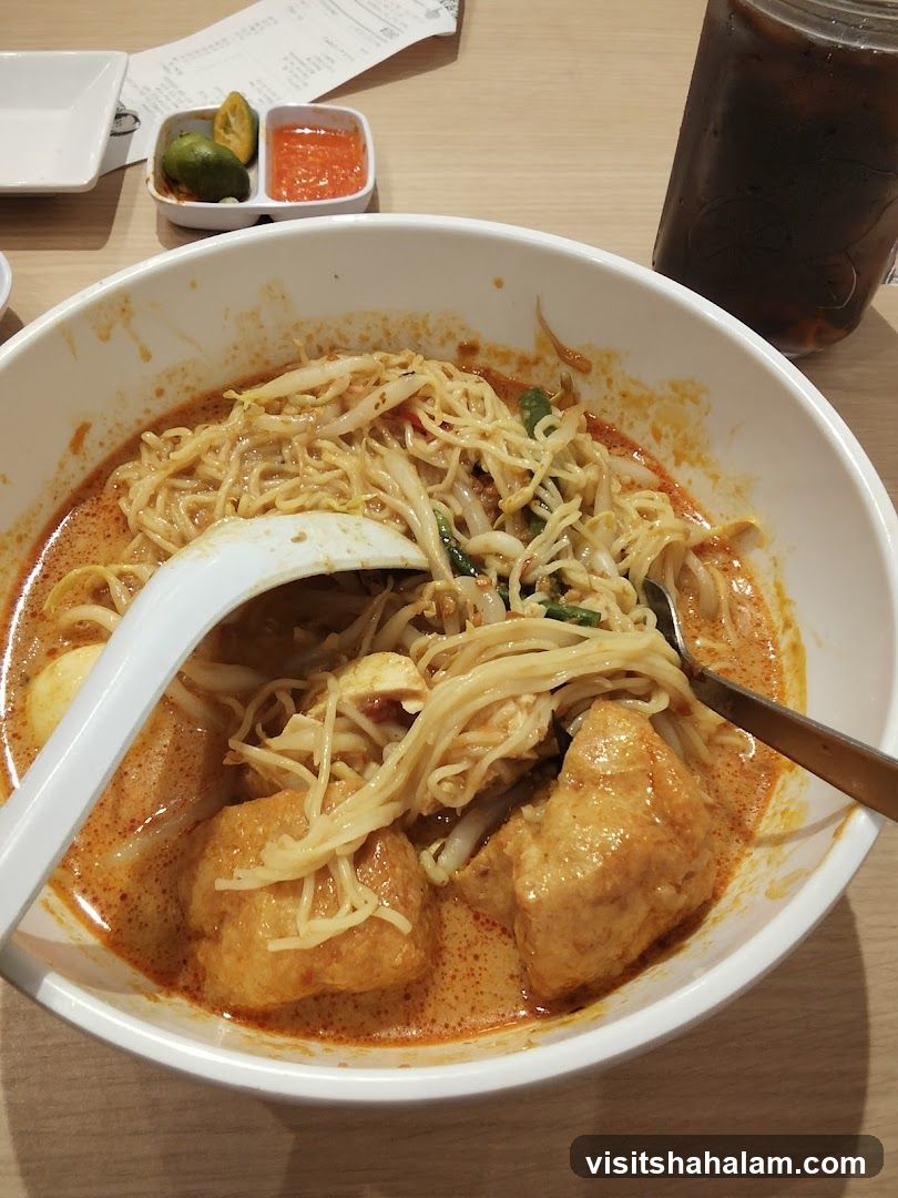 Curry Noodles with Sides and Drink