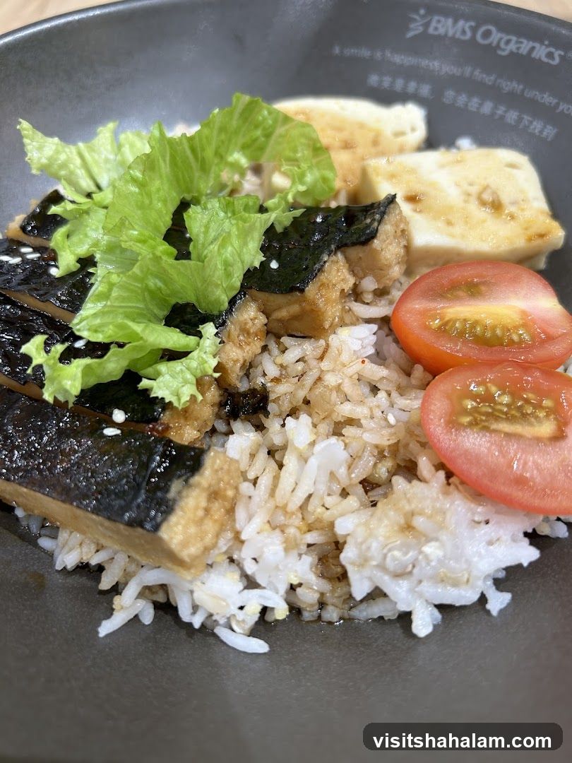 Rice bowl with tofu and seaweed