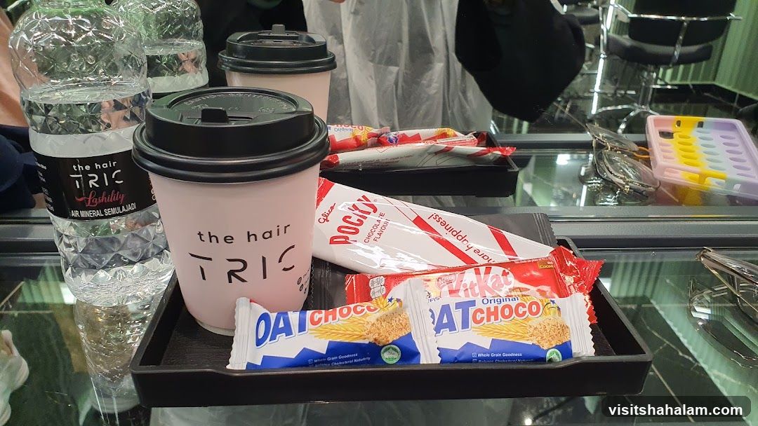 Snack tray with drinks and snacks