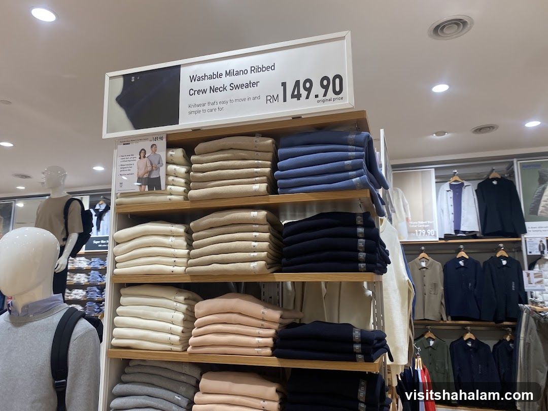Uniqlo Store Display