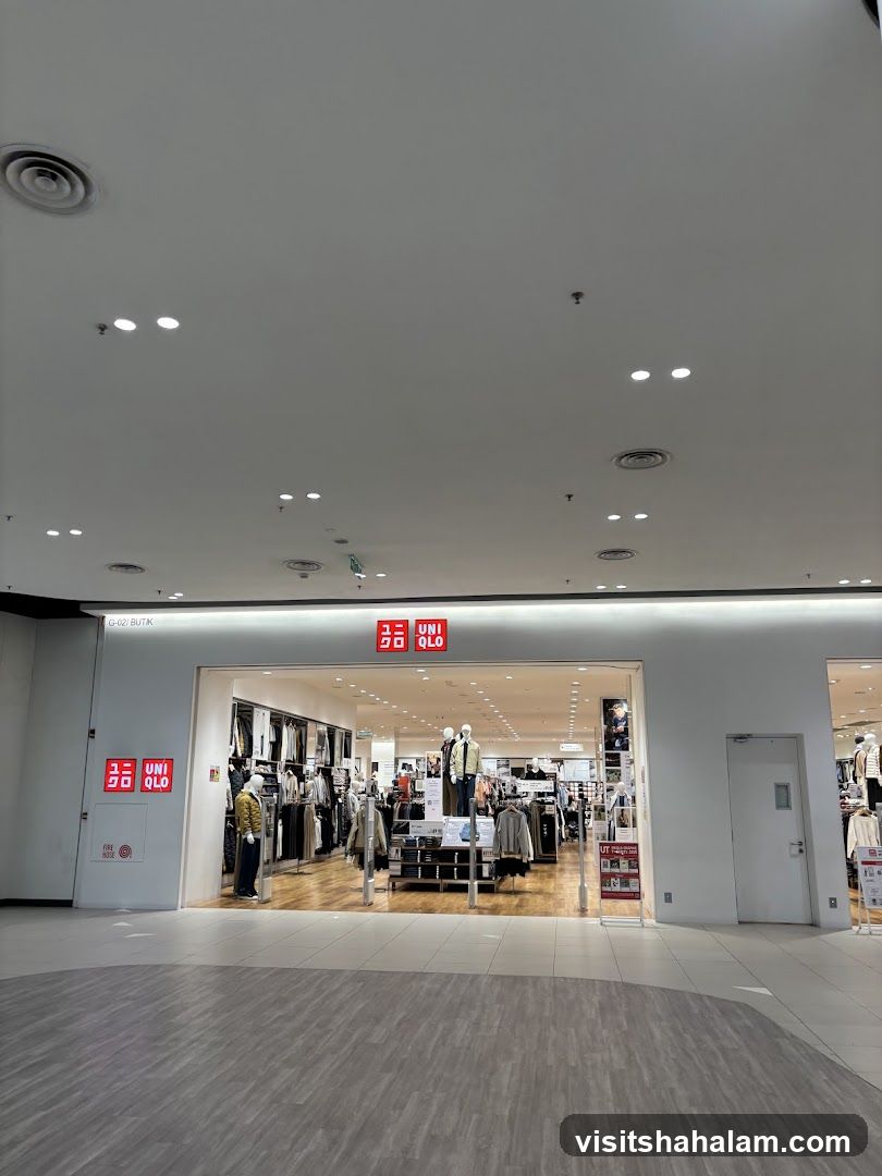 Uniqlo Storefront