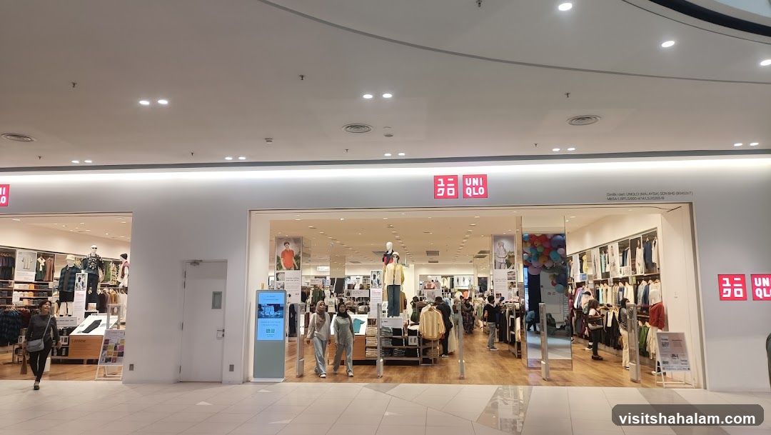 Uniqlo Storefront