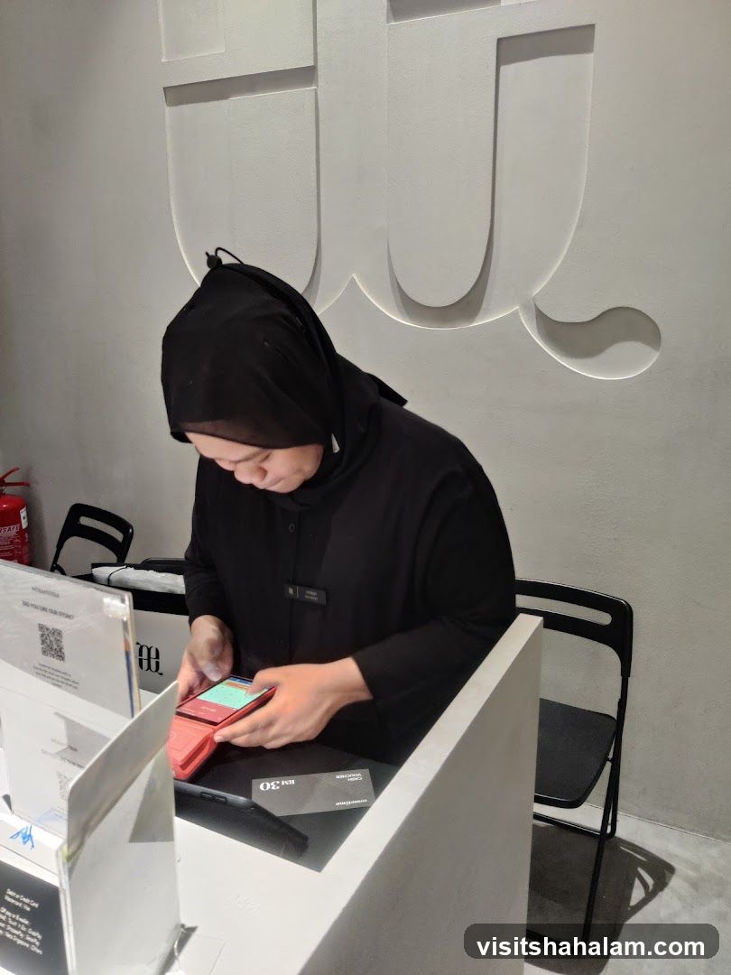 Cashier using a mobile payment device